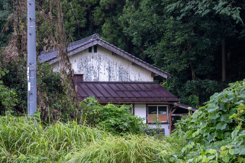 【小松市】壊す前に待って、空き家を売るという選択肢｜費用で徹底比較